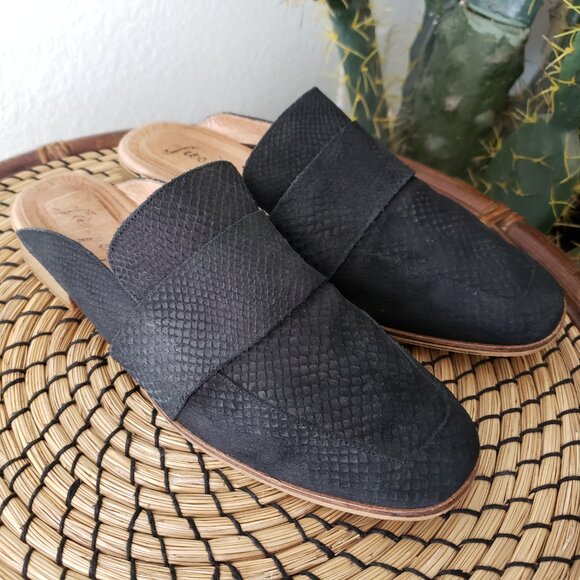 Free People At Ease Loafer Mule Leather Black size 39 / US 9 Snakeskin Boho - Picture 14 of 15